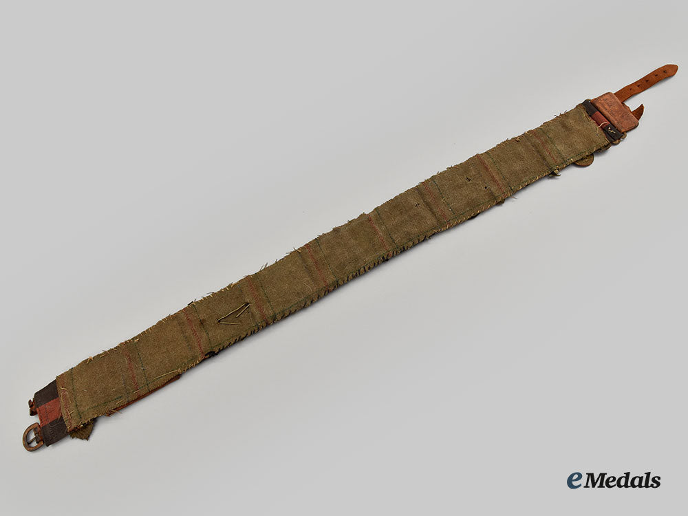 united_kingdom._a_unique_belt_with_souvenir_buttons_and_cap_badges_l22_mnc0305_568