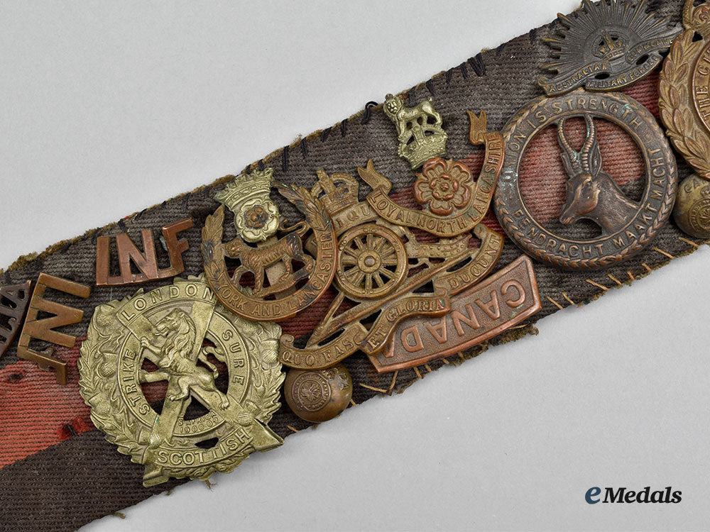 united_kingdom._a_unique_belt_with_souvenir_buttons_and_cap_badges_l22_mnc0308_571