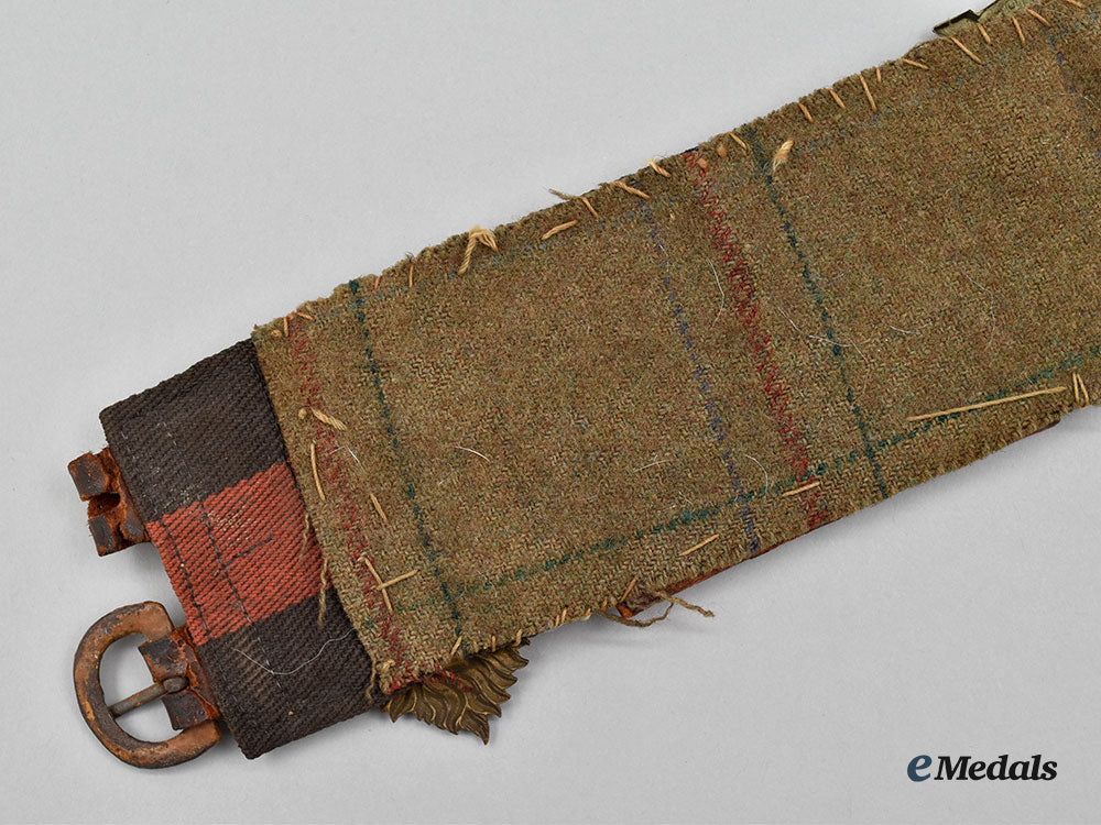united_kingdom._a_unique_belt_with_souvenir_buttons_and_cap_badges_l22_mnc0311_574