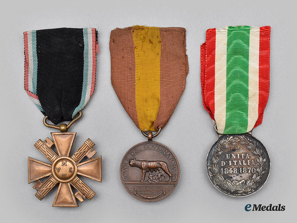 italy._a_lot_of_three_medals&_awards_l22_mnc0323_794_1