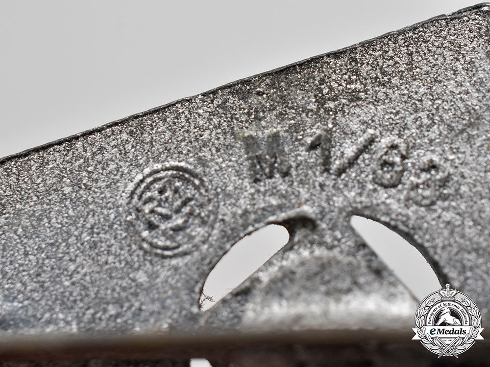 germany,_hj._a_belt_buckle_and_proficiency_badge_l22_mnc0339_204