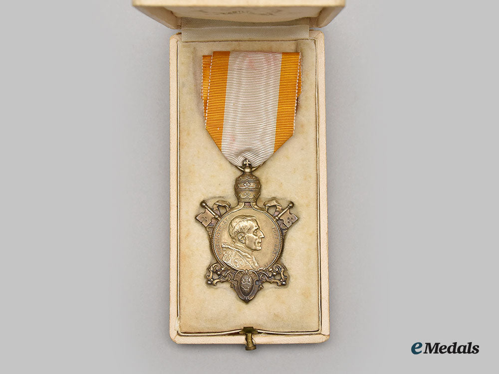 vatican,_papal_state._a_bene_merenti_medal,_c.1918_l22_mnc0369_810
