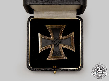 germany,_wehrmacht._a1939_iron_cross_i_class,_with_case,_by_wilhelm_deumer_l22_mnc0385_087