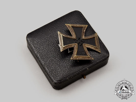 germany,_wehrmacht._a1939_iron_cross_i_class,_with_case,_by_wilhelm_deumer_l22_mnc0386_091