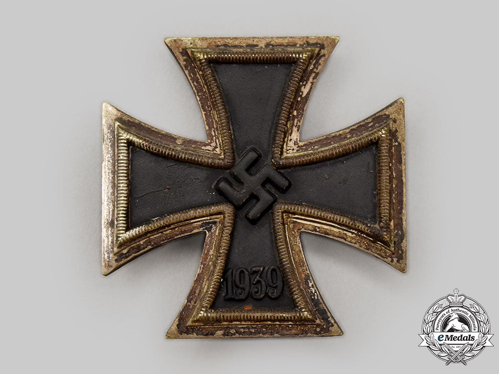 germany,_wehrmacht._a1939_iron_cross_i_class,_with_case,_by_wilhelm_deumer_l22_mnc0387_088