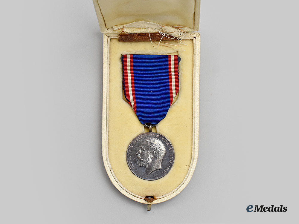 united_kingdom._a_royal_victorian_medal_in_case_and_box_l22_mnc0410_644_1_1