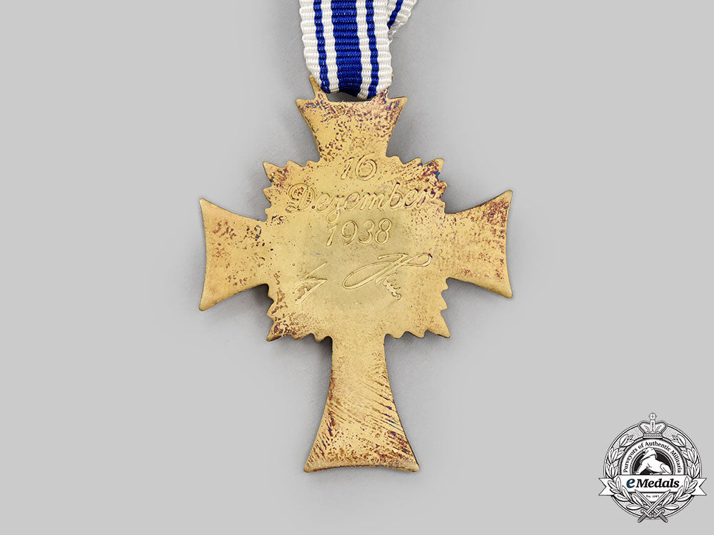 germany,_third_reich._an_honour_cross_of_the_german_mother,_gold_grade,_by_ziemer&_söhne_l22_mnc0415_900
