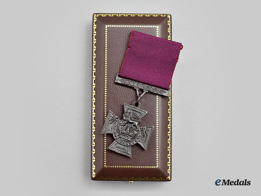 united_kingdom._a_limited_edition_replica_victoria_cross_by_hancocks&_co._of_london,_number446_of1352_l22_mnc0442_656_1