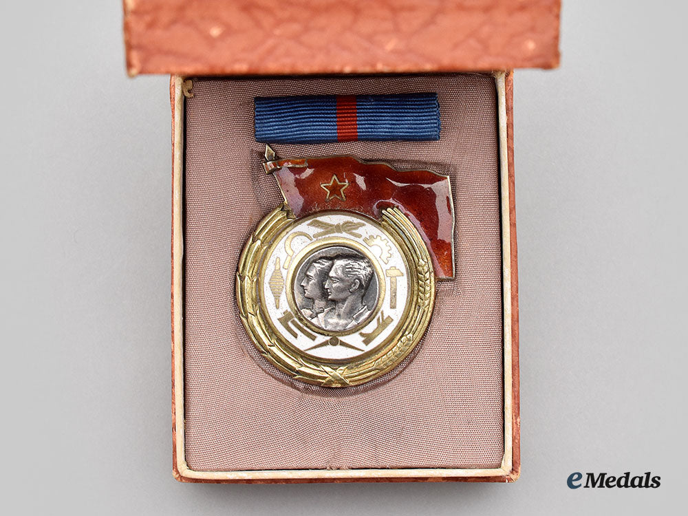 yugoslavia,_socialist_federal_republic._an_order_of_labour_with_red_banner,_i_class,_cased,_and_an_award_document_named_to_engineer_vojislav_a._draganić_on_the_opening_of_the_bridge_in_maslenica1960_l22_mnc0571_666