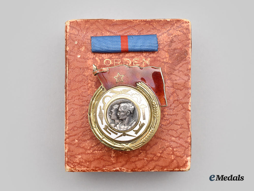 yugoslavia,_socialist_federal_republic._an_order_of_labour_with_red_banner,_i_class,_cased,_and_an_award_document_named_to_engineer_vojislav_a._draganić_on_the_opening_of_the_bridge_in_maslenica1960_l22_mnc0572_667