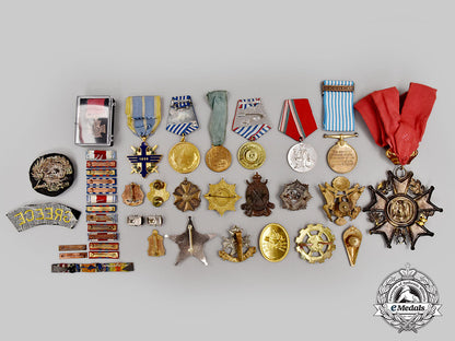 international._a_lot_of_thirty-_eight_assorted_military-_themed_items_l22_mnc0573_381