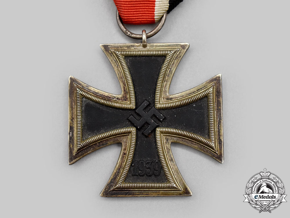 germany,_wehrmacht._a1939_iron_cross_ii_class,_by_arbeitsgemeinschaft_hanau_l22_mnc0574_347