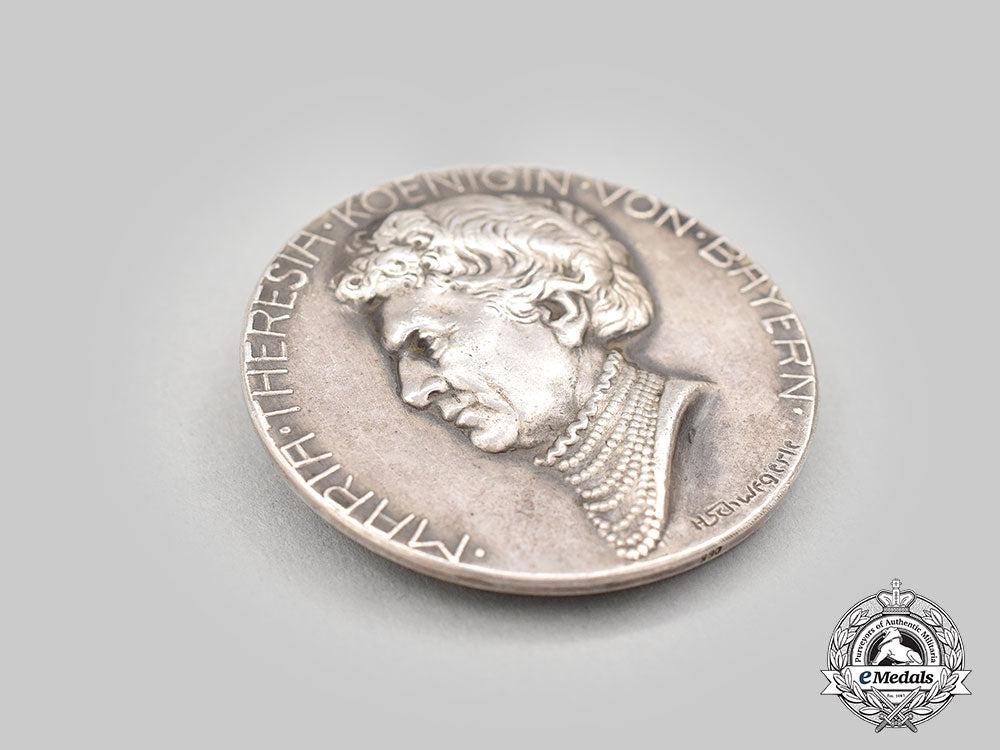 bavaria,_kingdom._a_queen_maria_theresia_bavarian_red_cross_table_medal_in_silver_l22_mnc0576_269_1_1