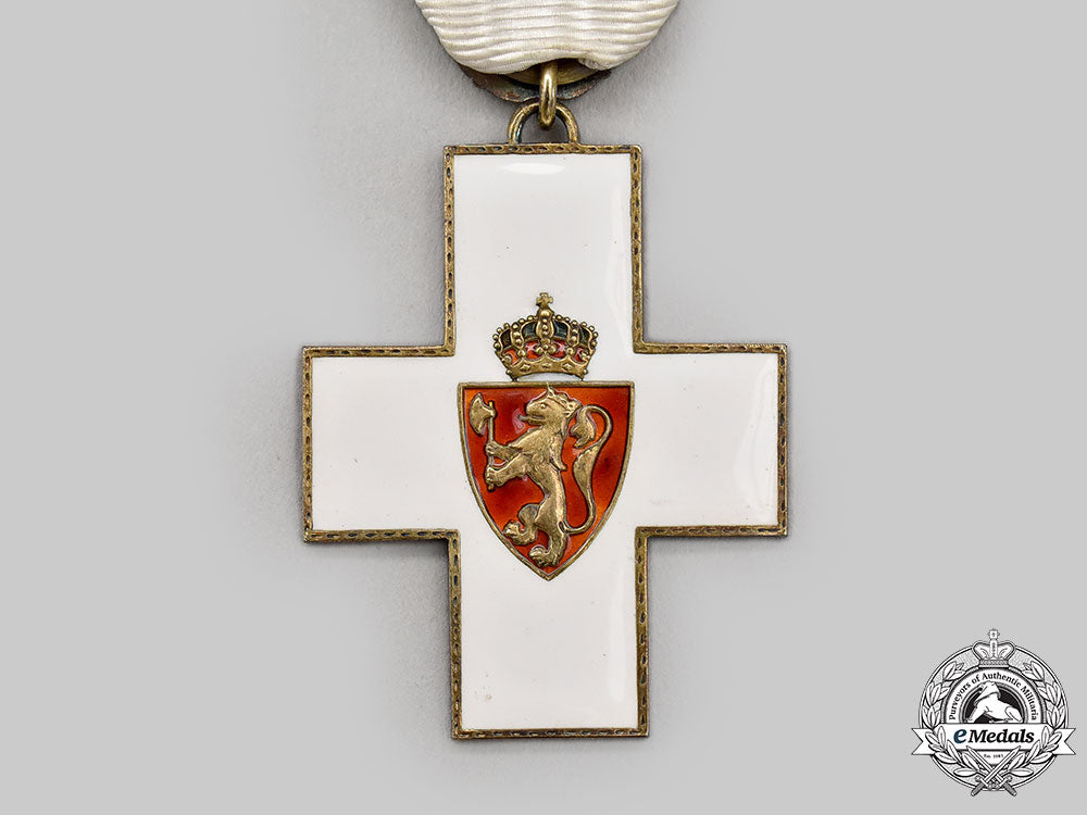 norway,_kingdom._a_norwegian_red_cross_honour_decoration_l22_mnc0603_195