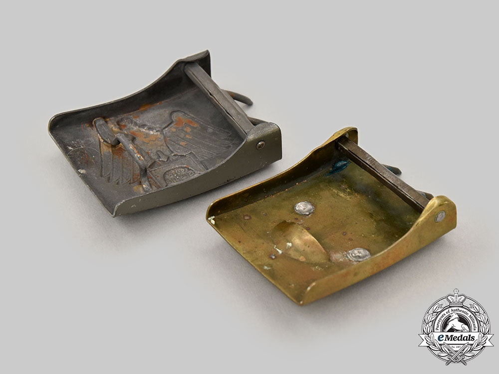 germany,_der_stahlhelm._a_pair_of_belt_buckles_l22_mnc0629_424