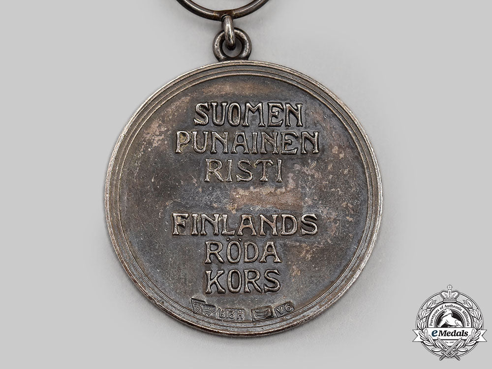 finland,_republic._a_finnish_red_cross_medal_of_merit,_ii_class_silver_grade_l22_mnc0659_229