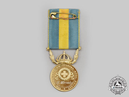 sweden,_kingdom._a_red_cross_merit_medal_for_voluntary_health_care_for_men,_i_class_gold_grade_l22_mnc0681_240_1_1