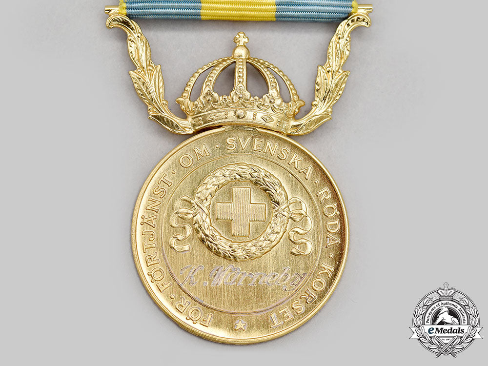 sweden,_kingdom._a_red_cross_merit_medal_for_voluntary_health_care_for_men,_i_class_gold_grade_l22_mnc0682_241_1_1
