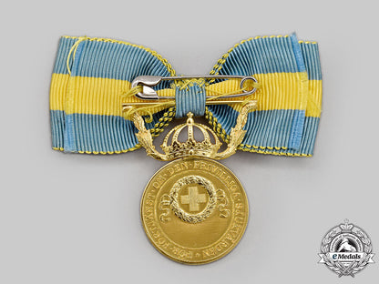 sweden,_kingdom._a_red_cross_merit_medal_for_voluntary_health_care_for_ladies,_i_class_gold_grade_l22_mnc0686_244_1