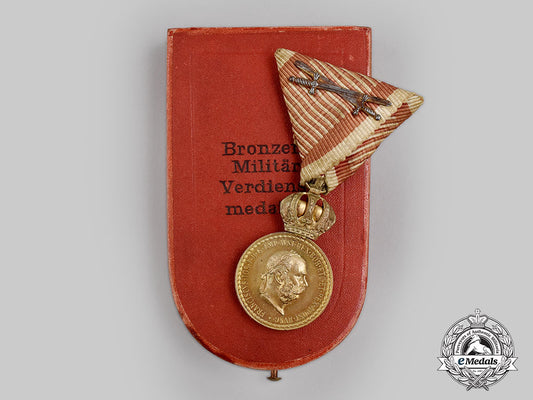 austria,_imperial._a_military_merit_medal,_bronze_grade_with_swords_and_case,_by_zimbler_l22_mnc0688_437_1
