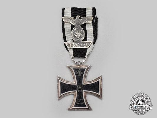germany,_wehrmacht._a1914_iron_cross_ii_class,_with1939_clasp_by_friedrich_orth_l22_mnc0689_327