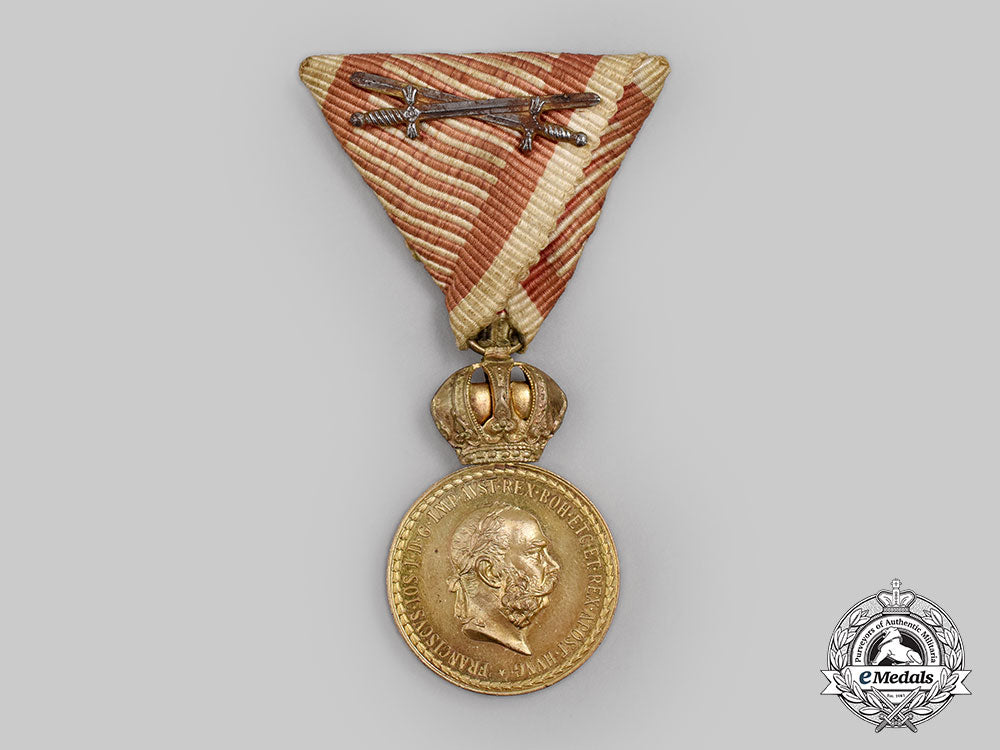 austria,_imperial._a_military_merit_medal,_bronze_grade_with_swords_and_case,_by_zimbler_l22_mnc0689_438_1