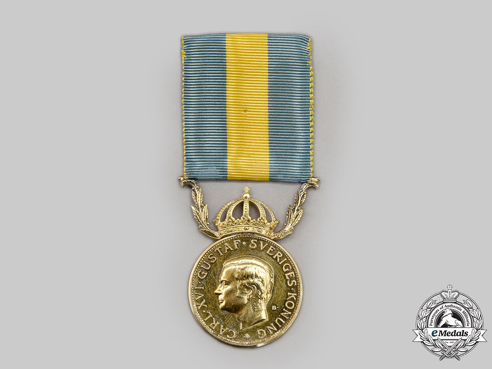 sweden,_kingdom._a_red_cross_merit_medal_for_voluntary_health_care_for_men,_i_class_gold_grade_l22_mnc0707_255_1_1