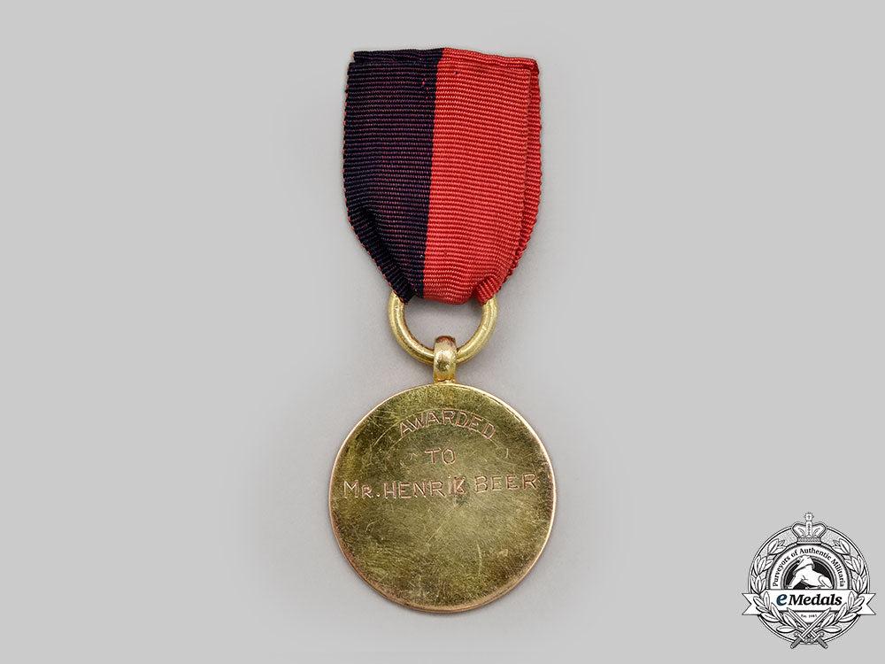 india,_republic._an_indian_red_cross_medal_in_gold_l22_mnc0718_262_1_1
