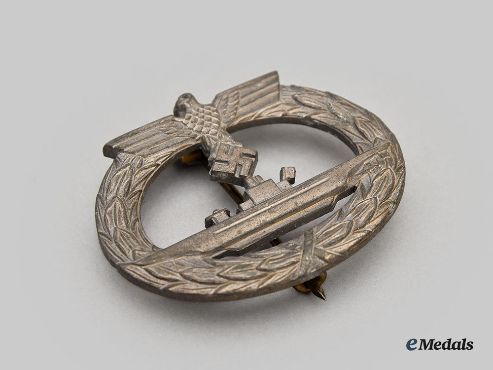 germany,_kriegsmarine._a_u-_boat_war_badge_l22_mnc0725_623