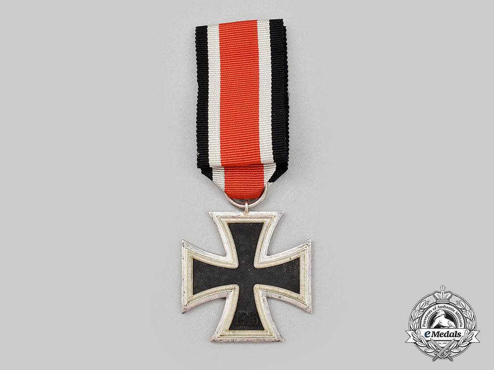 germany,_wehrmacht._a_mint1939_iron_cross_ii_class,_by_arbeitsgemeinschaft_berlin_l22_mnc0739_350