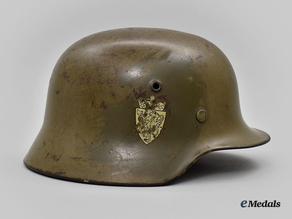 norway,_kingdom._a_repurposed_m40_steel_helmet,_by_eisenhüttenwerk_thale_l22_mnc0739_983_1