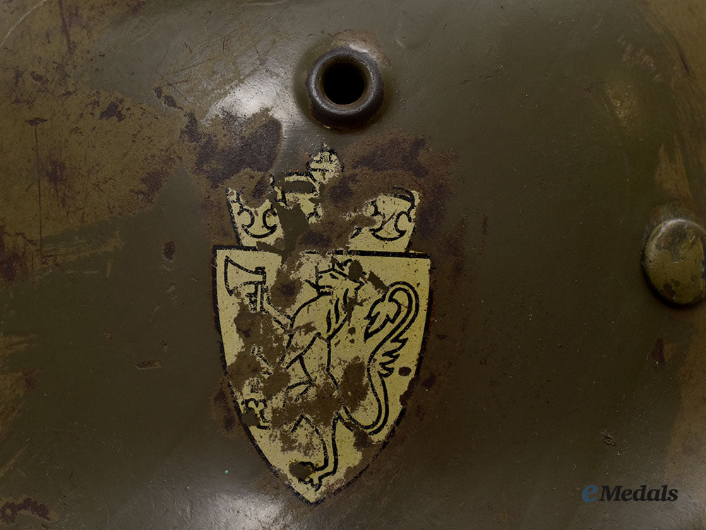 norway,_kingdom._a_repurposed_m40_steel_helmet,_by_eisenhüttenwerk_thale_l22_mnc0742_986_1