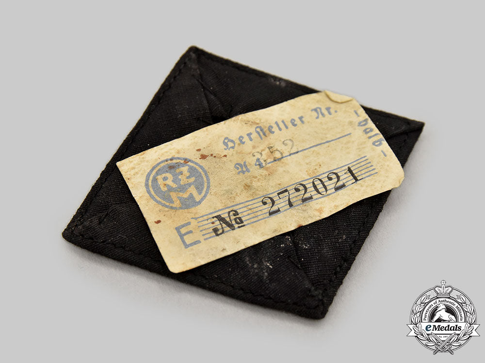 germany,_hj._a_mixed_lot_of_insignia_l22_mnc0761_443