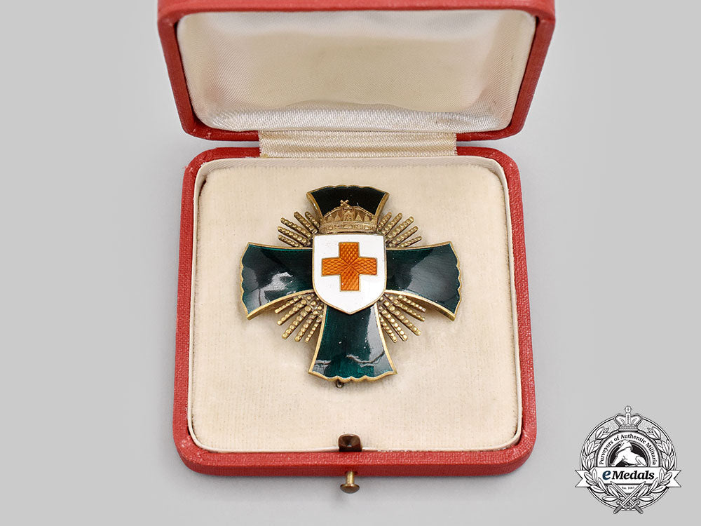 hungary,_kingdom._a_decoration_of_the_hungarian_red_cross,_merit_cross_with_case_l22_mnc0772_471
