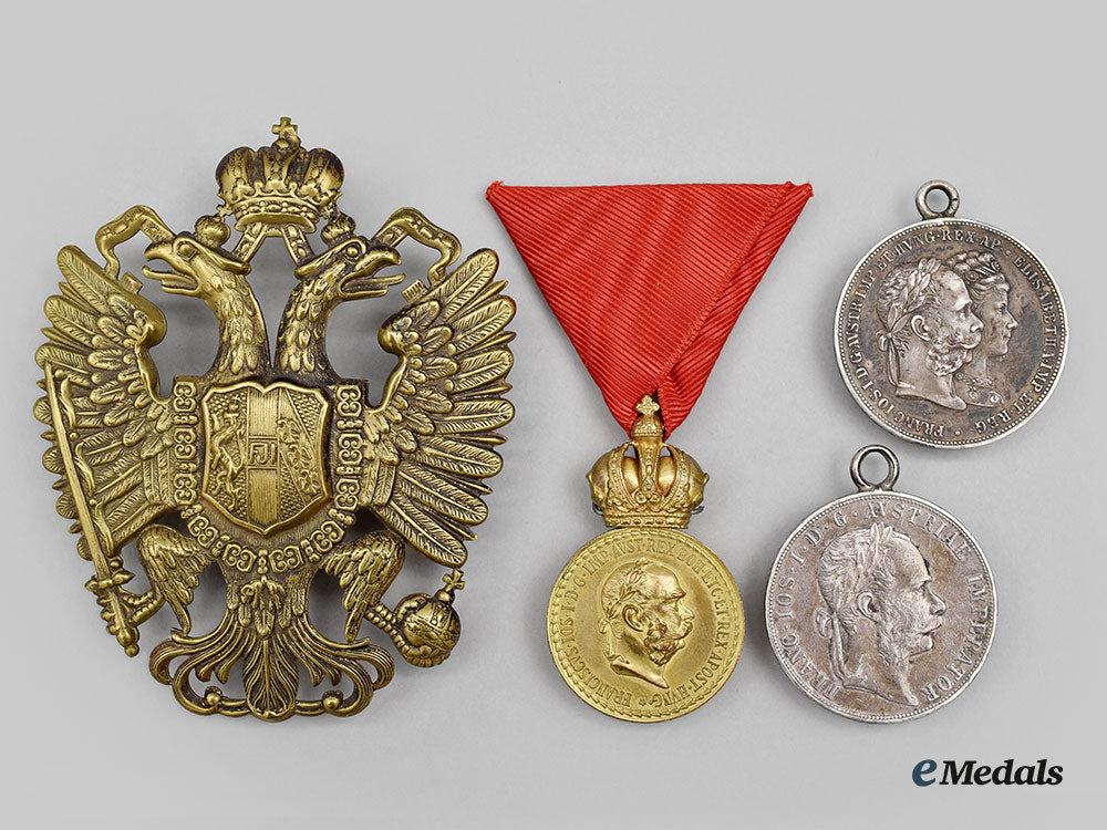 austria,_imperial._a_lot_of_three_austrian_medals_and_a_helmet_plate_l22_mnc0773_889
