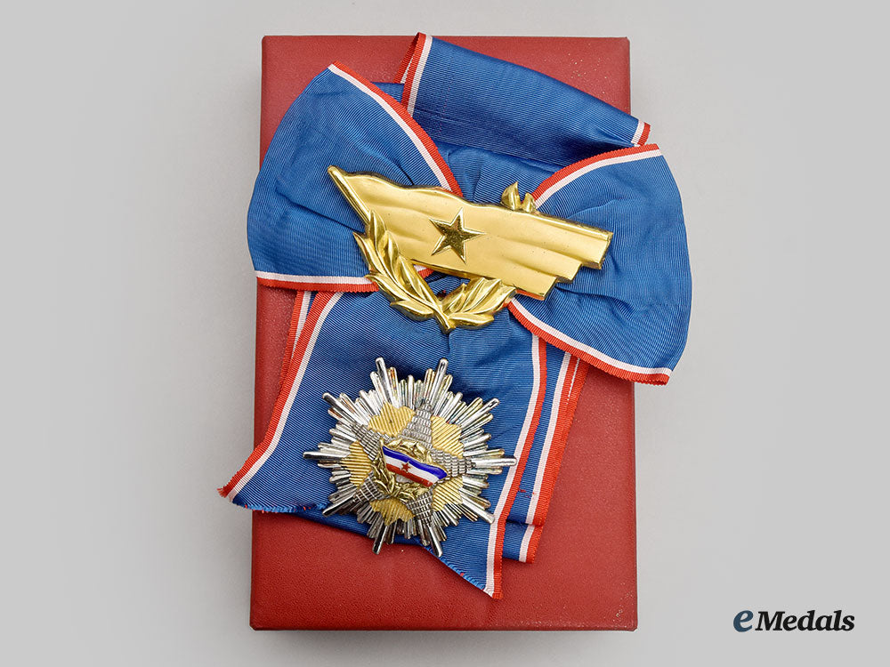 yugoslavia,_socialist_federal_republic._an_order_of_the_yugoslav_flag,_i_class_set,_cased_l22_mnc0792_749