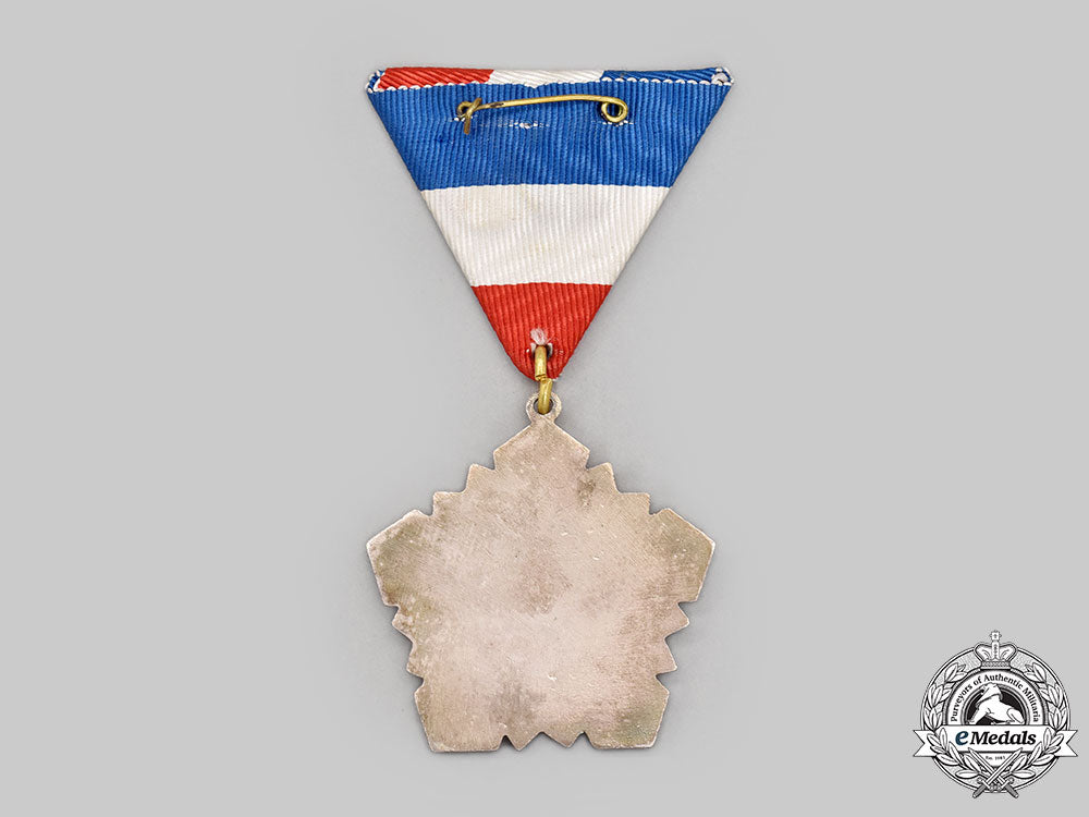 yugoslavia,_socialist_federal_republic._an_order_of_the_yugoslavian_red_cross,_ii_class_silver_grade_l22_mnc0827_312