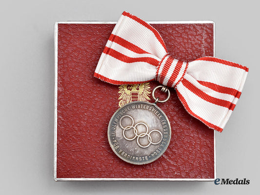 austria,_republic._an_innsbruck1964_olympic_medal,_silver_medal_in_case_l22_mnc0911_820_1