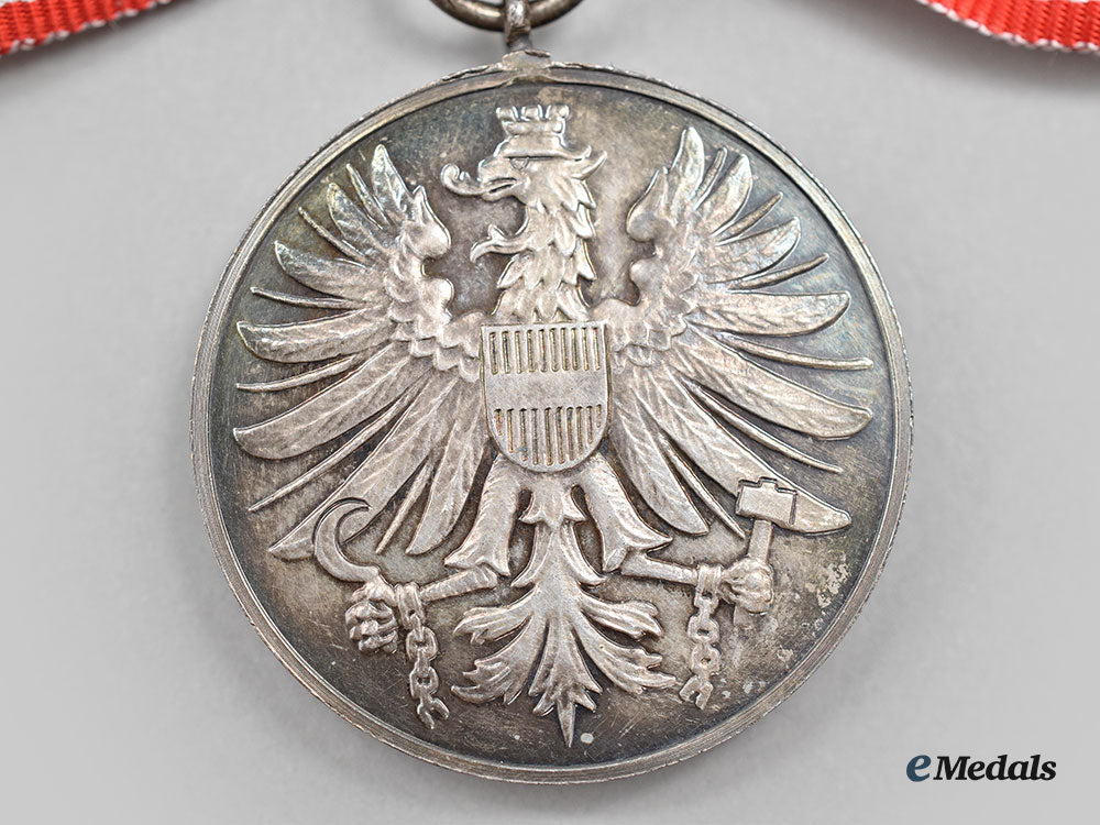 austria,_republic._an_innsbruck1964_olympic_medal,_silver_medal_in_case_l22_mnc0918_824_1