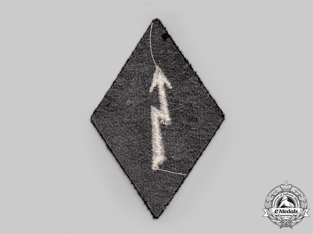 germany._ss._a_waffen-_ss_signals_personnel_sleeve_insignia_l22_mnc0949_382_1