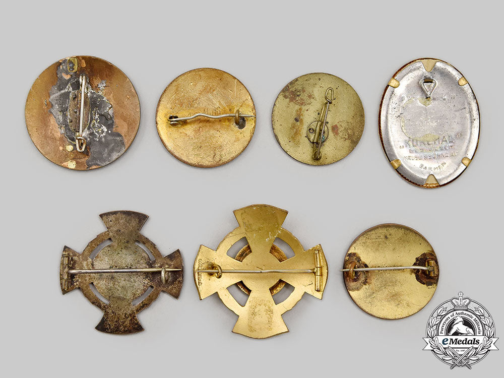germany,_drk._a_mixed_lot_of_badges_l22_mnc0970_480
