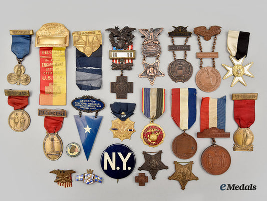 united_states._a_lot_of_twenty-_two_assorted_medals,_badges,_pins_and_buttons_l22_mnc1019_861
