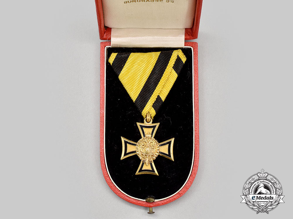 austria,_imperial._an_officer's_long_service_decoration_for35/40_years,_by_zimbler,_wein_l22_mnc1064_514_1_1