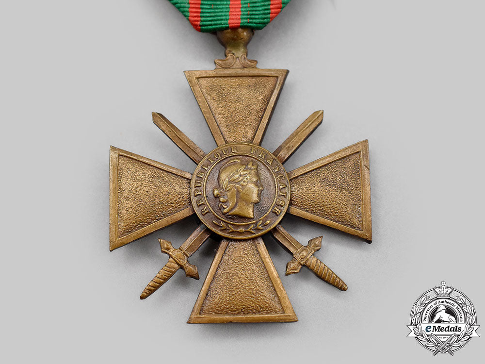 canada,_dominion._a_father_and_son_group_to_manitoba_boatman_t.h_atkinson,_egypt_medals_and_son,_first_war_medals_l22_mnc1089_592