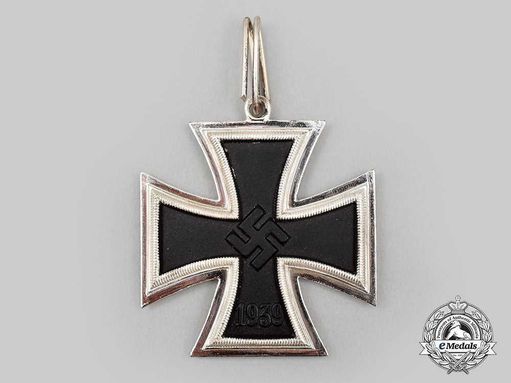 germany,_federal_republic._a_knight’s_cross_of_the_iron_cross,_postwar_veteran’s_example_with_case,_c.1950_l22_mnc1094_523