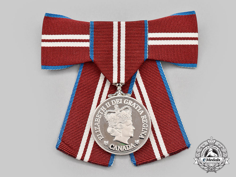 canada,_commonwealth._a_queen_elizabeth_ii_diamond_jubilee_medal_on_bow_ribbon_l22_mnc1119_537