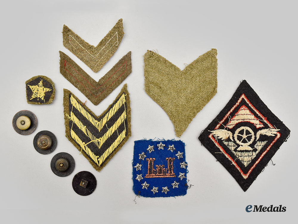 united_states._six_first_war_aef_corps_of_engineers_insignia,_four_collar_disks_and_a_lapel_badge_l22_mnc1270_053