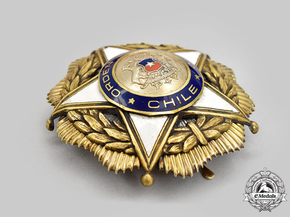 chile,_republic._an_order_of_merit,_ii_class_grand_officer_star,_c.1940_l22_mnc1274_722_1_1_1