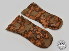 Germany, Ss. A Matching Set Of Oak Leaf B Camouflage Reversible Mittens