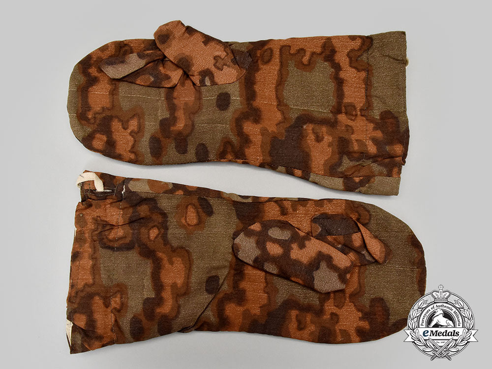germany,_ss._a_matching_set_of_oak_leaf_b_camouflage_reversible_mittens_l22_mnc1280_608_1